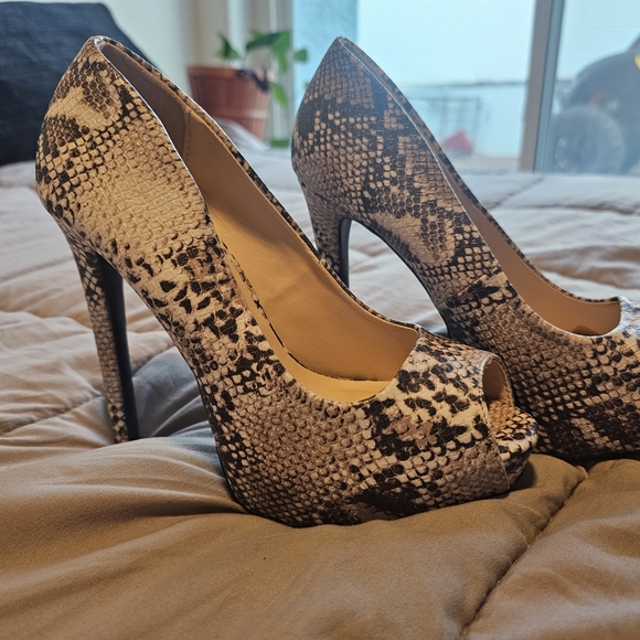 Qupid Snakeskin Patterned Peep Toe Heels - Picture 3 of 5